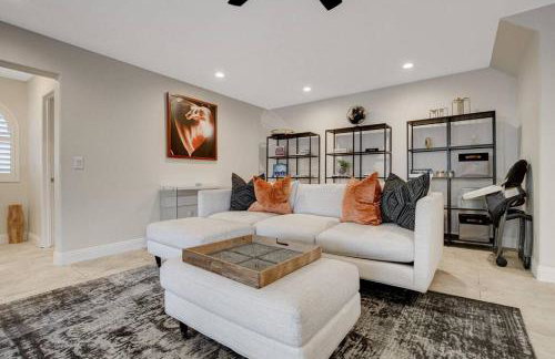 Beautiful 5BR w/King Beds, Pool & Hot Tub, Games - Photo 17