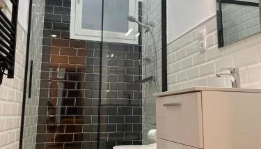 Brand NEW Studio Centro, Atocha - Museums - Foto 3, Shower