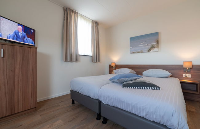 4 bedroom House in Colijnsplaat with garden and terrace - Photo 10