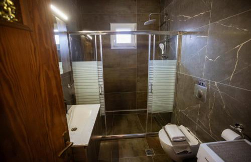 Riverside Escape ,modern residence with courtyard - Photo 7