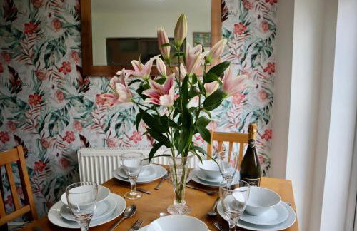 In Our Liverpool Home Sleeps 5 in 2 Double & 1 Single Bedrooms - Foto 5