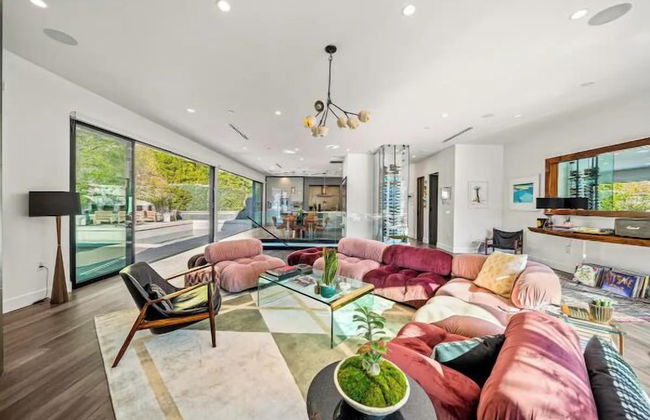 Willow Glen - Hollywood Hills Multi-level Villa With Theater & Pool - Photo 17