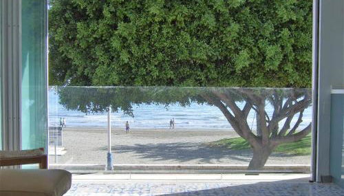 Beachfront House - Photo 1