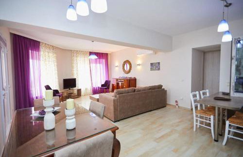 Chioni's Houses - Photo 12