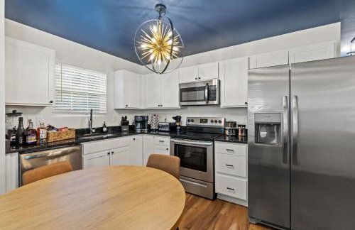 The Luxe Hot Tub Playground 12 Min to Horse Park - Foto 35