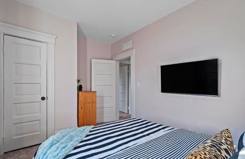 Cleveland Escape - Hot Tub - Karaoke Machine - Sleeps 12 - Foto 11