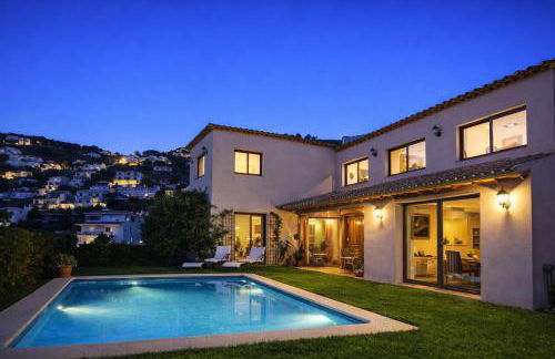 Villa Sitges Julia Vista Espectacular 2 k m s de la Playa Comoda & Area Tranquila Amplitud interior y plana - Photo 1