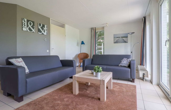 Holiday Home at a Holiday Park in Friesland - Foto 10