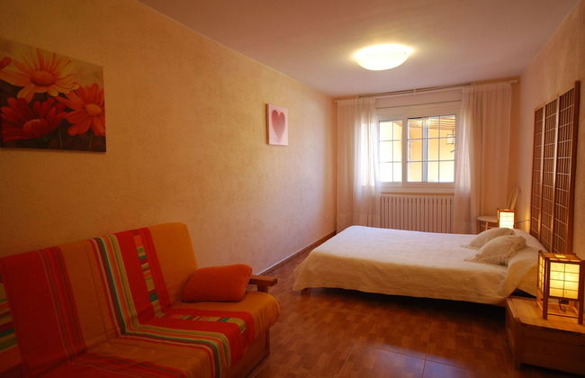 Beautiful Villa in Blanes With Private Swimming Pool - Photo 11