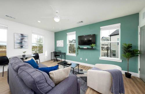Refined Living in a Vibrant Locale Dream Stay - Photo 2