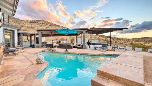 11 Mi to Dtwn Phoenix! Mtn-View Retreat with Hot Tub - Foto 1