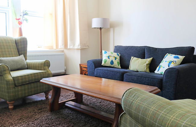 2 bedroom House in Isle with garden - Photo 4