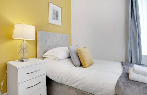 Elegantly 2-Bedroom in Ashington, Sleeps 3 - Photo 12