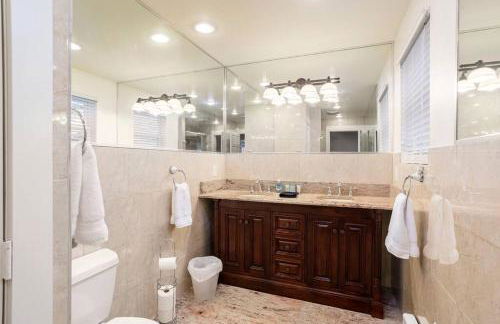 Spacious Oceanview Villa Elegant Coastal Escape, Sleeps 22 - Foto 32