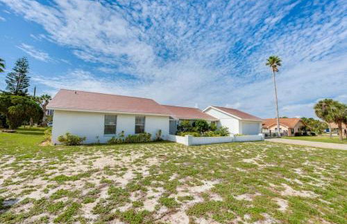 Large pool home and blocks away from the beach - Foto 36