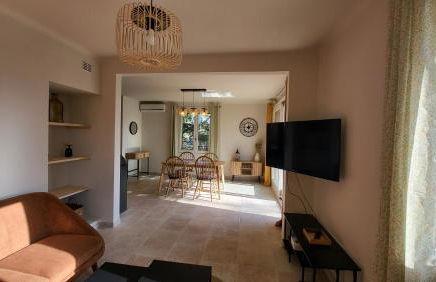 Maison avec piscine chauffée, centre village - Foto 15