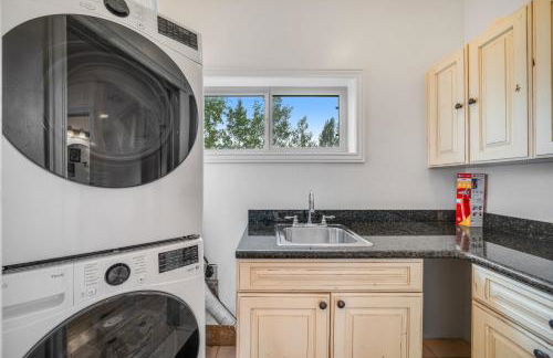 Fun with Family! Mtn-View Gem with Deck in Driggs - Foto 14