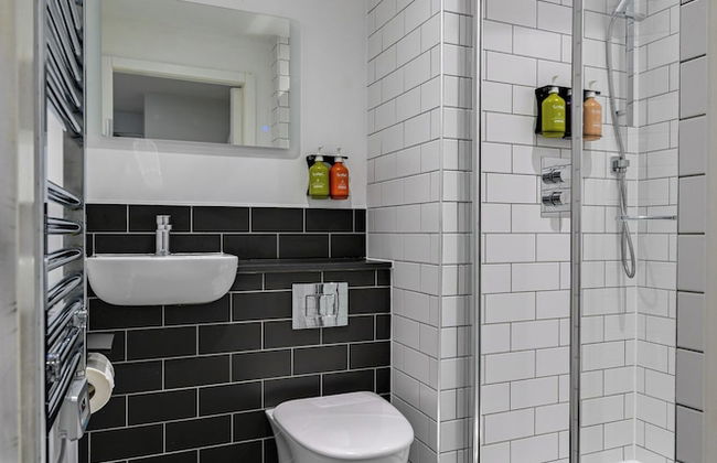 Stableside at York Racecourse - Photo 21