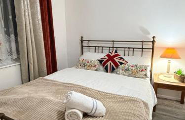 Lovely Two Double Bedroom Maisonette in Surrey - Photo 15