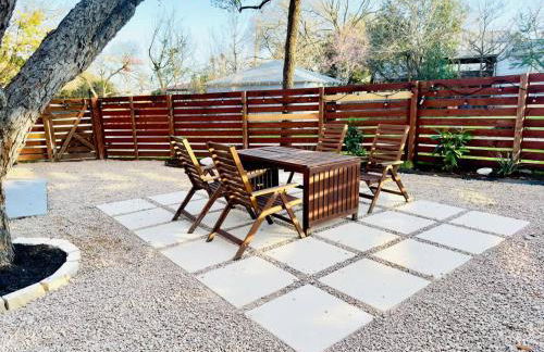 Family 3BR 2BA 1810SQFT Bright Spacious Home with Private Yard in Zilker - Foto 14