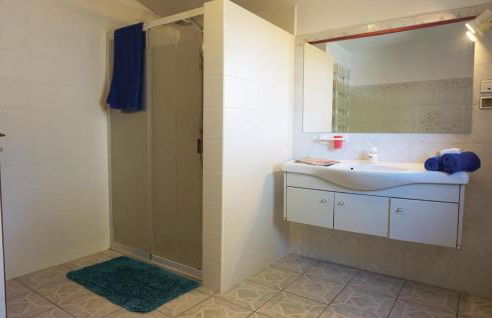 4 Bedroom Awesome Home In Roquebrun - Foto 28