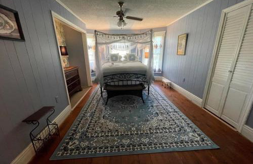 It's A Wonderful Life - Main St Penn Yan - Walk to Shops & Dining - Hot Tub - Pets OK - Seneca & Keuka Lake - Foto 4