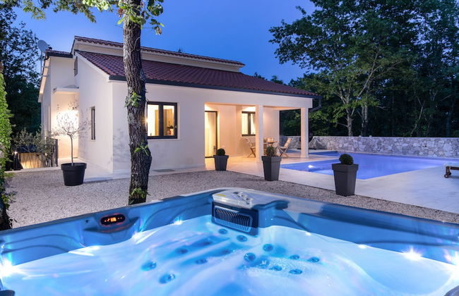 Villa PORTUM - Where Serenity & Comfort meet, Luxurious Woodland Retreat with Private Heated Pool & Amenities - Foto 50