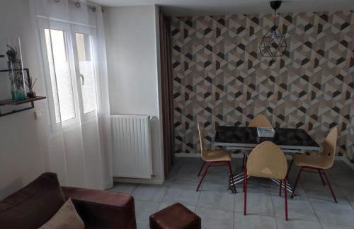 Maison cosy pour famille - groupe proche toutes commodités - Foto 4