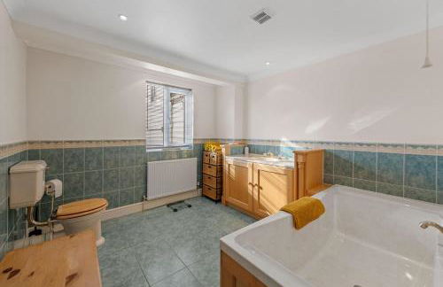 Home with Natural Mineral Spring Water near Stamford - Foto 25