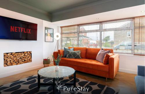 Stunning Bishop Auckland House with 5-bedrooms & 8 Beds Sleeps 12 with Free Parking by PureStay - Foto 13