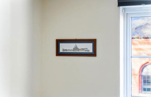 Balmoral Court -Sleeps 6 - Free Parking with Workspace - Balcony & High-Speed WiFi - Foto 36