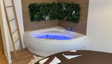 T2, Balneo, sauna, lit rond, jeux arcades, parking - Photo 5