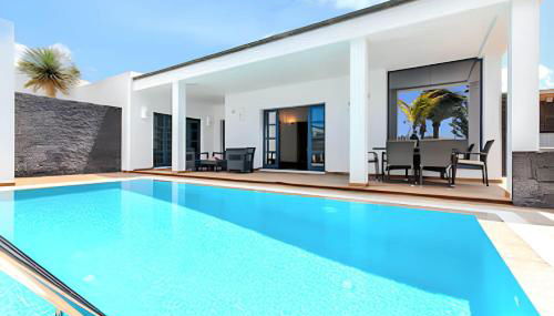 Elegant Villa near Playa Blanca, private pool, garden. - Foto 3