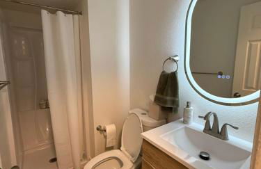 New! Modern 4BR max 12 ppl, 5 mins to everything! - Foto 34