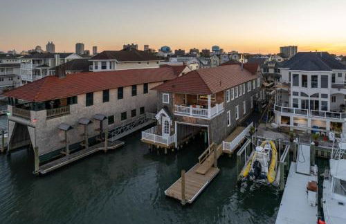 The Capone House-Historic Bayfront Home w/hot tub - Foto 43