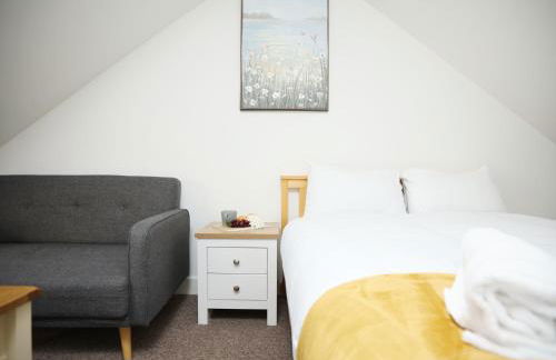 Gloucester Rd By N And N Stays, Newly Refurbed 6 Bed all ensuite house by N And N Stays Ltd, Perfect for contractors and Corporate stays, Close to YTL Arena Site, Pvt Parking for Vans and and work vehicles, Wifi - Foto 9