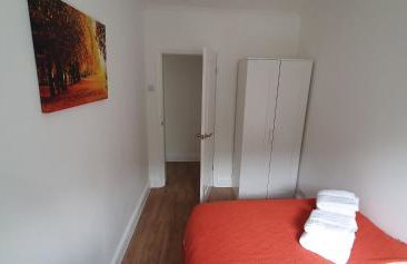 Lovely 3 Bedrooms Flat Near Romford Station With Free Parking - Foto 18