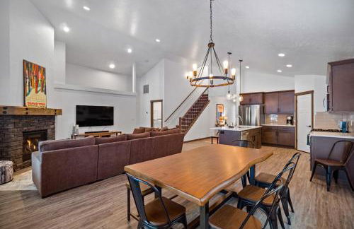 Elk Grove Getaway - Photo 8