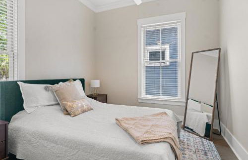 Downtown at The Peach House Dogs Welcome Fully Fenced Yard and Off-street Parking - Foto 8