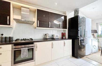 Lovely 4-Bedroom Kilburn Flat with Garden and Parking near Hampstead Heath, Abbey Road by Staylio London - Foto 13