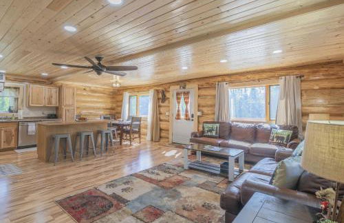 Comfy Caribou Lodge - Photo 23