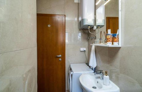 1 Bedroom Nice Apartment In Mokosica - Foto 28