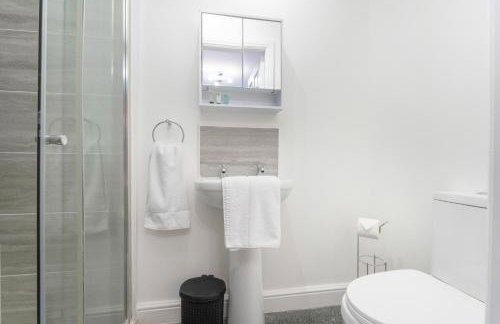 NEW! Stylish 5-Bed Apartment in Stockton-on-tees by Stay With Us, Perfect for Contractors & Large Groups, FREE Parking! - Foto 44