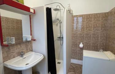 LES HORTENSIAS Spacieuse Maison en ardoise du pays FIBRE - Foto 49