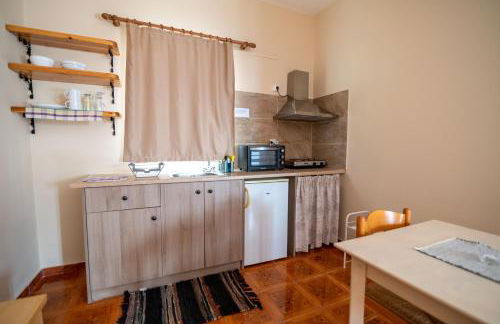 Lorraine's Cottage Style Studios, shared swimming pool and bbq only for guests at Simotata village - Photo 32