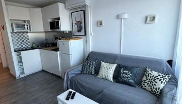 Studio vue port, parking privé, terrasse, clim - Photo 2