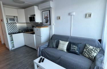 Studio vue port, parking privé, terrasse, clim - Photo 2