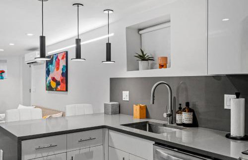 luxury 2 bed 2 bath apt with free parking - Foto 5