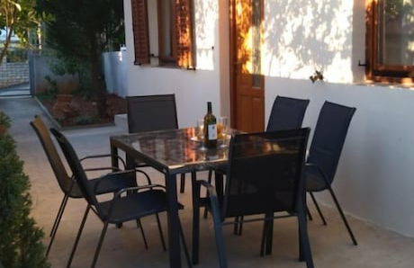 Jenny - 300m to the Beach - A4 - Photo 12