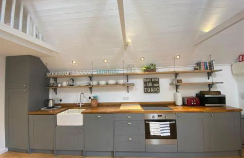 The Coach House - Photo 55